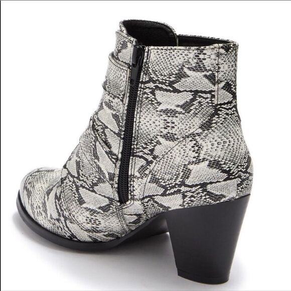 Snakeskin White Black Silver Buckled Straps Heel Boot by Matisse NEW - Picture 4 of 4